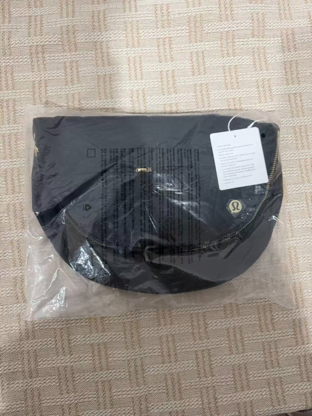 Lululemon Festival Bag 5L • Black/Gold • New - Picture 5 of 5